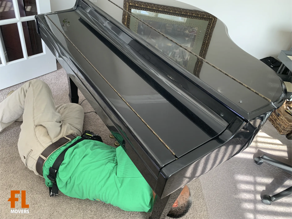 Team Member Prepare Piano to Moving Fort Lauderdale Movers Team Member Prepare Piano to Moving